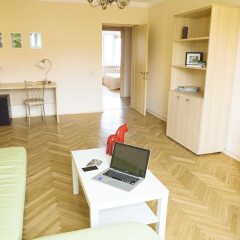 Гостиница Funny Dolphins Apartments Dmitrovskaya в Москве отзывы, цены и фото номеров - забронировать гостиницу Funny Dolphins Apartments Dmitrovskaya онлайн Москва комната для гостей фото 5