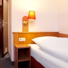 Отель Smart Stay Hotel Schweiz Германия, Мюнхен - - забронировать отель Smart Stay Hotel Schweiz, цены и фото номеров сейф в номере