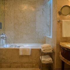 Отель The St. Regis Singapore ванная фото 2