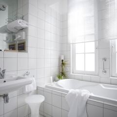 Отель Collège Hôtel Франция, Лион - отзывы, цены и фото номеров - забронировать отель Collège Hôtel онлайн ванная