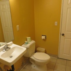 Отель Budget Inn Hollywood США, Лос-Анджелес - отзывы, цены и фото номеров - забронировать отель Budget Inn Hollywood онлайн ванная фото 2