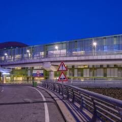 Tav Airport Hotel Izmir Турция, Газимир - 2 отзыва об отеле, цены и фото номеров - забронировать отель Tav Airport Hotel Izmir онлайн парковка