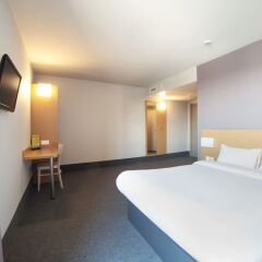 Отель B&B Hotel Wrocław Centrum Польша, Вроцлав - 1 отзыв об отеле, цены и фото номеров - забронировать отель B&B Hotel Wrocław Centrum онлайн комната для гостей