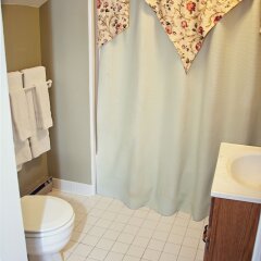 The Carriage Inn B&B in Charles Town, United States of America from 213$, photos, reviews - zenhotels.com bathroom