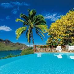 Отель Nuku Hiva Keikahanui Pearl Lodge бассейн