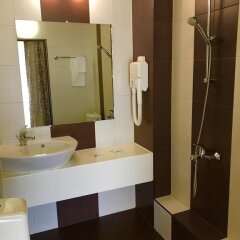 Отель Zoti Hotel Болгария, Шумен - отзывы, цены и фото номеров - забронировать отель Zoti Hotel онлайн ванная