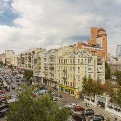 Апартаменты UKR Apartments балкон