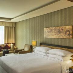 Отель Four Points by Sheraton Bur Dubai ОАЭ, Дубай - 1 отзыв об отеле, цены и фото номеров - забронировать отель Four Points by Sheraton Bur Dubai онлайн комната для гостей фото 3