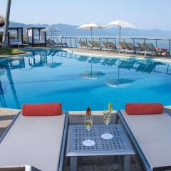 Отель Sunset Plaza Beach Resort & Spa бассейн фото 3