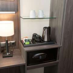 Отель Best Western Plus Plaza Almere сейф в номере