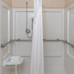 Отель Holiday Inn Express Newington ванная фото 2