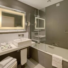 Отель NH Collection Roma Vittorio Veneto Италия, Рим - 1 отзыв об отеле, цены и фото номеров - забронировать отель NH Collection Roma Vittorio Veneto онлайн ванная фото 2