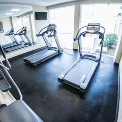 Отель Holiday Inn Express Guadalajara Aeropuerto фитнесс-зал фото 3