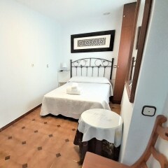 Отель Hostal Kokkola Испания, Фуэнхирола - отзывы, цены и фото номеров - забронировать отель Hostal Kokkola онлайн комната для гостей фото 3