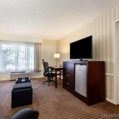 Отель Best Western Plus Carriage Inn Лос-Анджелес комната для гостей фото 3