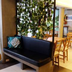 Cozy At 9 Hotel And Kitchen Бангкок интерьер отеля