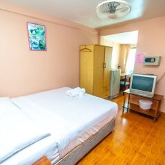 Отель The Siam Guest House сейф в номере