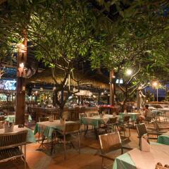 Отель Baan Laimai Beach Resort гостиничный бар