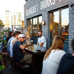 Отель St Christophers Inn Shepherds Bush Великобритания, Лондон - отзывы, цены и фото номеров - забронировать отель St Christophers Inn Shepherds Bush онлайн гостиничный бар