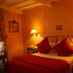 Отель Relais Medicis Париж сейф в номере