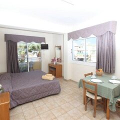 Апартаменты Captain Karas Holiday Apartments комната для гостей фото 3