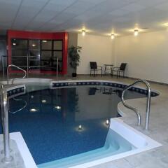 Отель Grand Times Hotel Quebec City Airport Канада, Л'Ансьен-Лорет - отзывы, цены и фото номеров - забронировать отель Grand Times Hotel Quebec City Airport онлайн бассейн фото 3