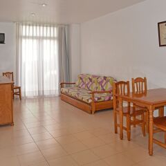 Отель Apartamentos AR Dosjoimi Испания, Льорет-де-Мар - отзывы, цены и фото номеров - забронировать отель Apartamentos AR Dosjoimi онлайн комната для гостей фото 2