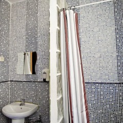 Отель Hostal Abaaly Испания, Мадрид - 4 отзыва об отеле, цены и фото номеров - забронировать отель Hostal Abaaly онлайн ванная фото 2