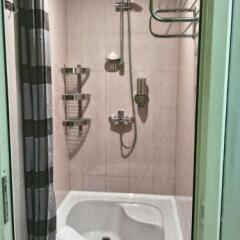 Гостиница Hostel Port Sochi в Сочи 1 отзыв об отеле, цены и фото номеров - забронировать гостиницу Hostel Port Sochi онлайн ванная фото 2