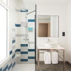 Отель Aloft Madrid Gran Via ванная фото 2