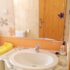 Отель House With 2 Bedrooms in Ciudad Real Испания, Сьюдад-Реаль - отзывы, цены и фото номеров - забронировать отель House With 2 Bedrooms in Ciudad Real онлайн ванная