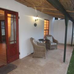 Отель Happy Lands Self Catering/B&B балкон