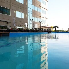 Отель Media Rotana Dubai ОАЭ, Дубай - 2 отзыва об отеле, цены и фото номеров - забронировать отель Media Rotana Dubai онлайн бассейн фото 3