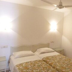 Отель Hostal Rom Испания, Курорт Росес - отзывы, цены и фото номеров - забронировать отель Hostal Rom онлайн сейф в номере