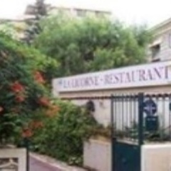Отель La Licorne Ницца вид на фасад фото 2