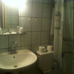 Отель Hipotel Paris Montmartre ванная
