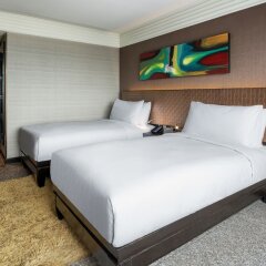Отель DoubleTree by Hilton Bangkok Ploenchit Бангкок комната для гостей фото 13