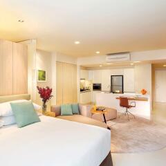 Отель PARKROYAL Serviced Suites Kuala Lumpur Малайзия, Куала-Лумпур - 1 отзыв об отеле, цены и фото номеров - забронировать отель PARKROYAL Serviced Suites Kuala Lumpur онлайн комната для гостей