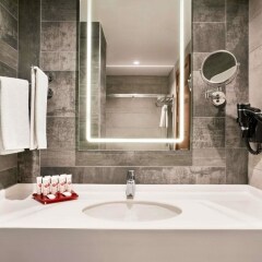 Отель Ramada Istanbul Alibeykoy ванная фото 2