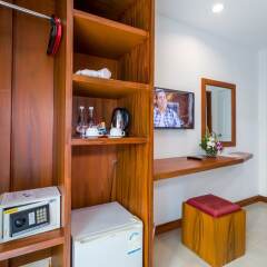 Отель PJ Patong Resortel сейф в номере фото 2