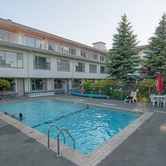 Отель The Embassy Inn Канада, Виктория - отзывы, цены и фото номеров - забронировать отель The Embassy Inn онлайн бассейн фото 2