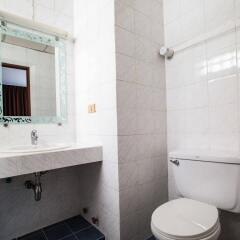 Отель Ruamchitt Travelodge Бангкок ванная