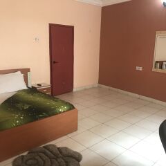 Отель Meadway Luxury Hotels Нигерия, Энугу - отзывы, цены и фото номеров - забронировать отель Meadway Luxury Hotels онлайн комната для гостей фото 2