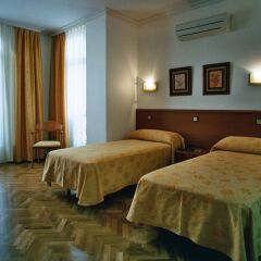 Отель Hostal Luis Xv Мадрид комната для гостей
