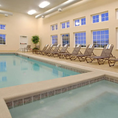 Отель Candlewood Suites Polaris с домашними животными