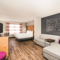 La Quinta Inn & Suites by Wyndham Chattanooga North - Hixson in Hixson, United States of America from 112$, photos, reviews - zenhotels.com guestroom