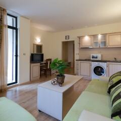 Апартаменты One Bedroom Apartment with Balcony комната для гостей фото 5