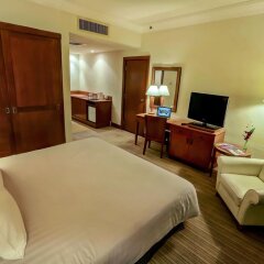 Отель Grand Seasons Hotel Kuala Lumpur Малайзия, Куала-Лумпур - отзывы, цены и фото номеров - забронировать отель Grand Seasons Hotel Kuala Lumpur онлайн удобства в номере фото 2