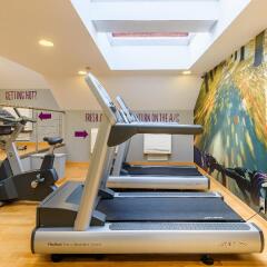 Hotel Hubert Grand Place фитнесс-зал фото 3