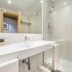 Отель Ramada by Wyndham Lisbon ванная